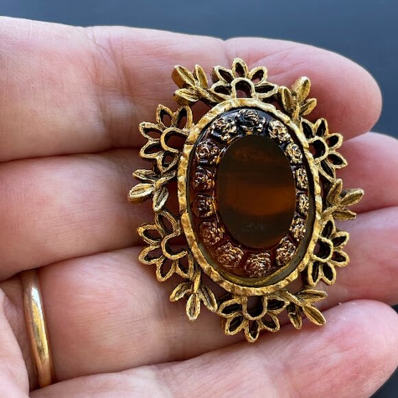 Vintage Gold Tone Root Beer Glass Victorian Style Brooch Filigree Dimensional - Picture 7 of 10